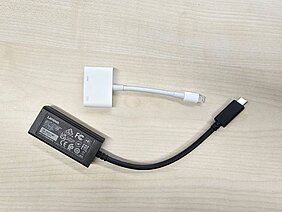 Foto zeigt zwei HDMI-Adapter